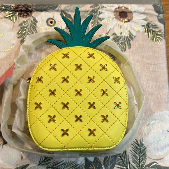kate spade Handbags - Kate spade how refreshing pineapple crossbody bag